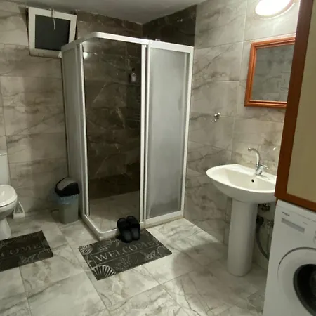 Aras Apartment *